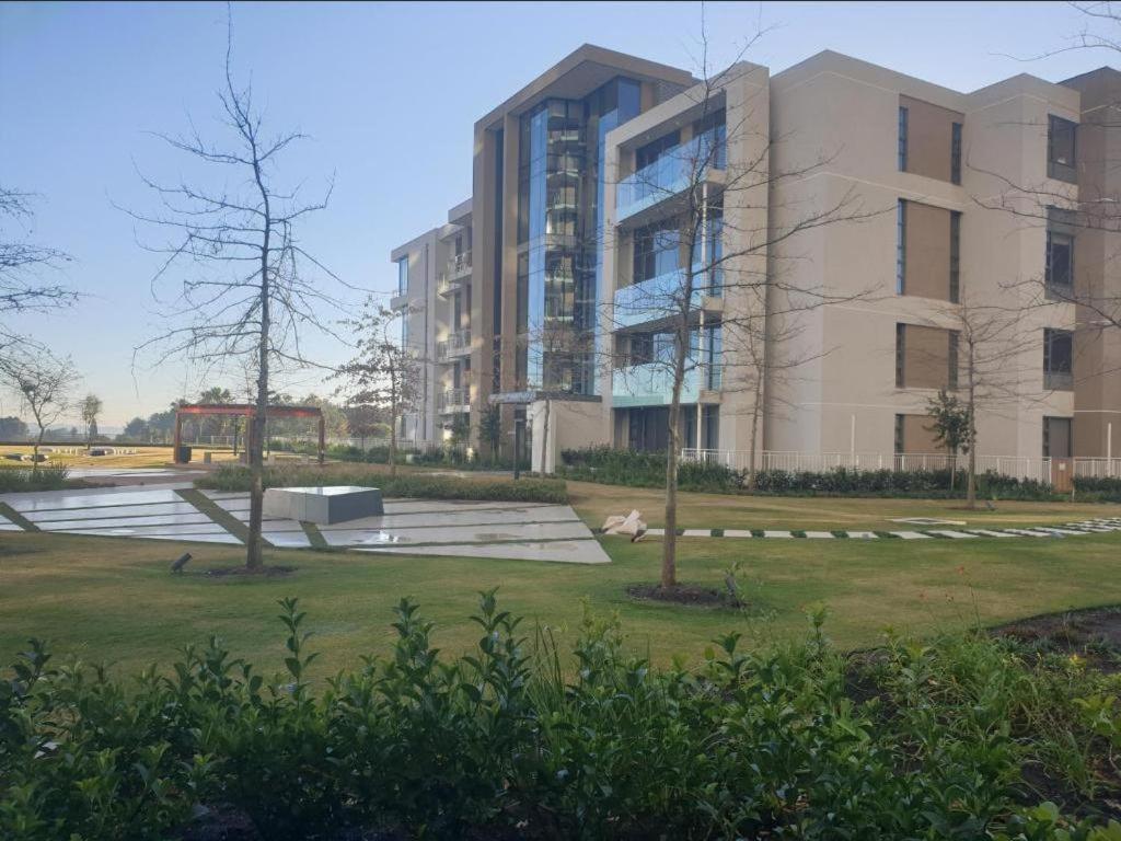 Menlyn Maine Apartments Pretoria-Noord Exterior foto
