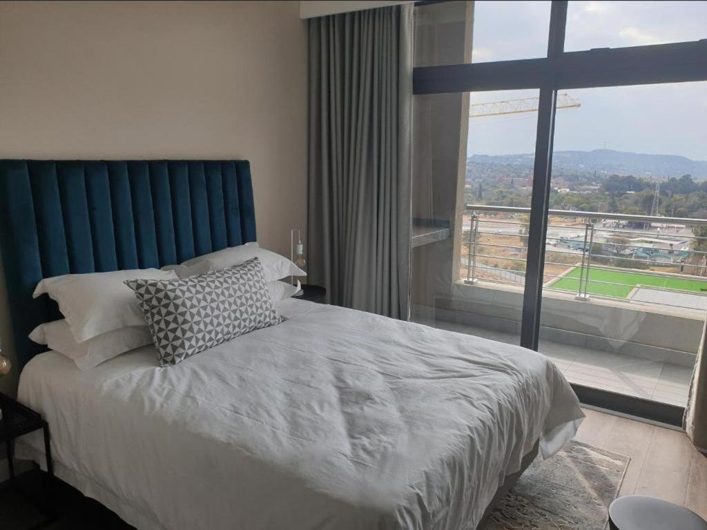 Menlyn Maine Apartments Pretoria-Noord Exterior foto