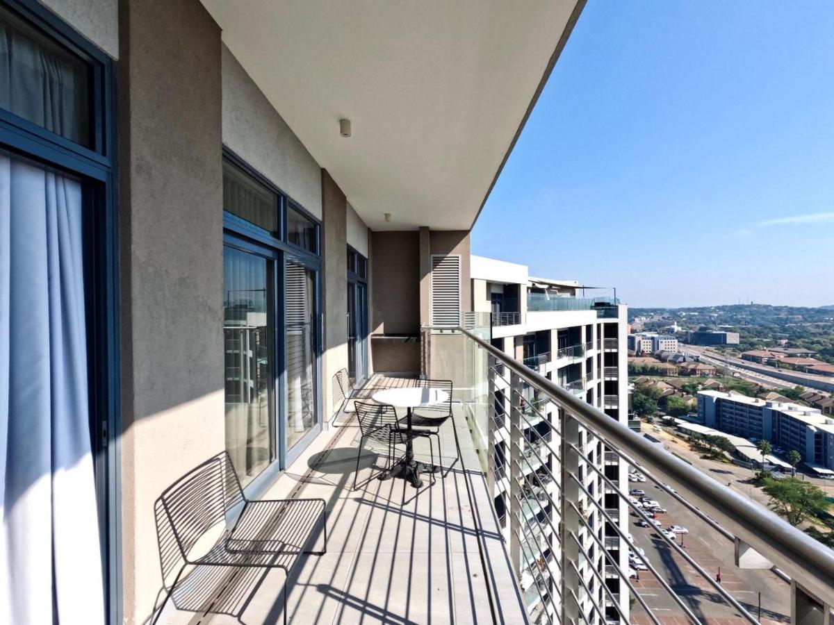 Menlyn Maine Apartments Pretoria-Noord Exterior foto