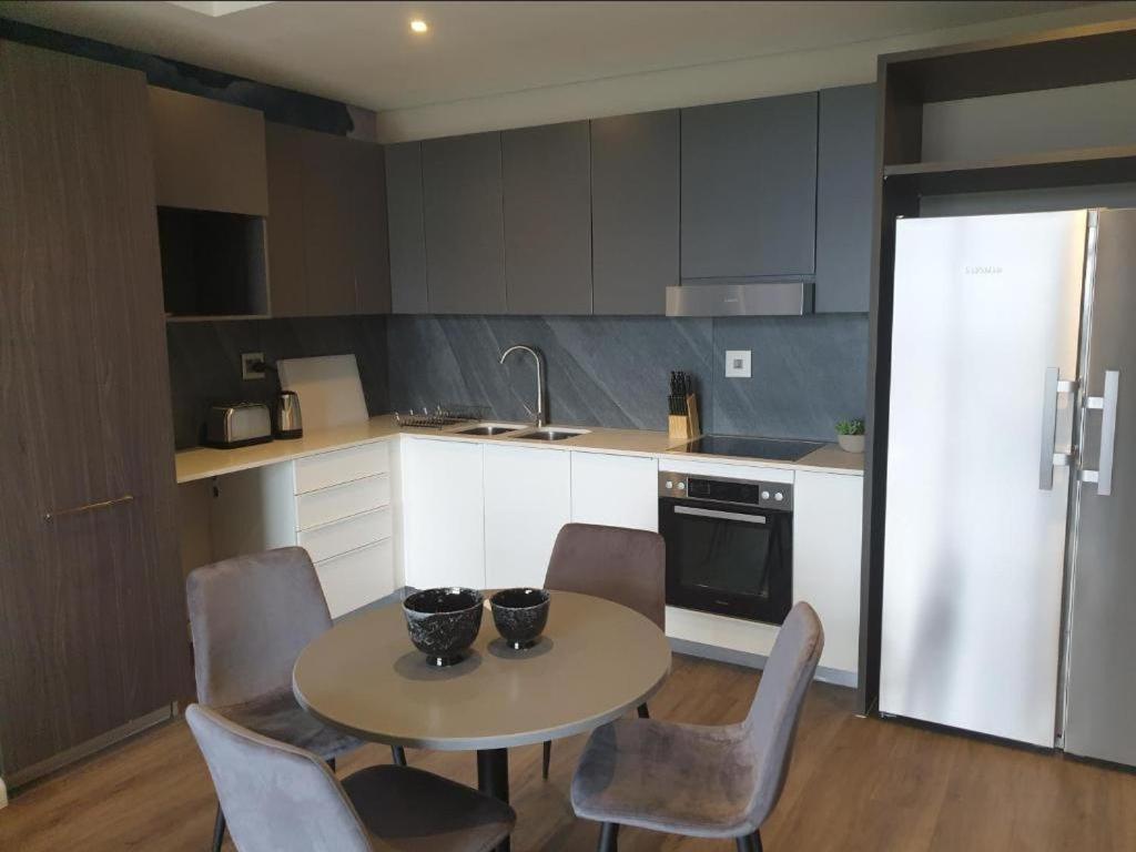 Menlyn Maine Apartments Pretoria-Noord Exterior foto