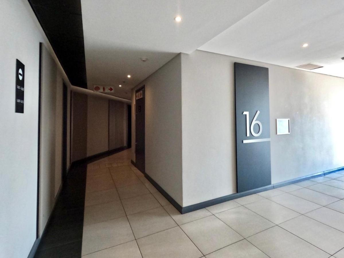 Menlyn Maine Apartments Pretoria-Noord Exterior foto